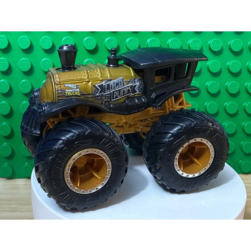 Hot Wheels Monster Trucks Loco Punk Gold Black Steampunk Train Diecast 1:64